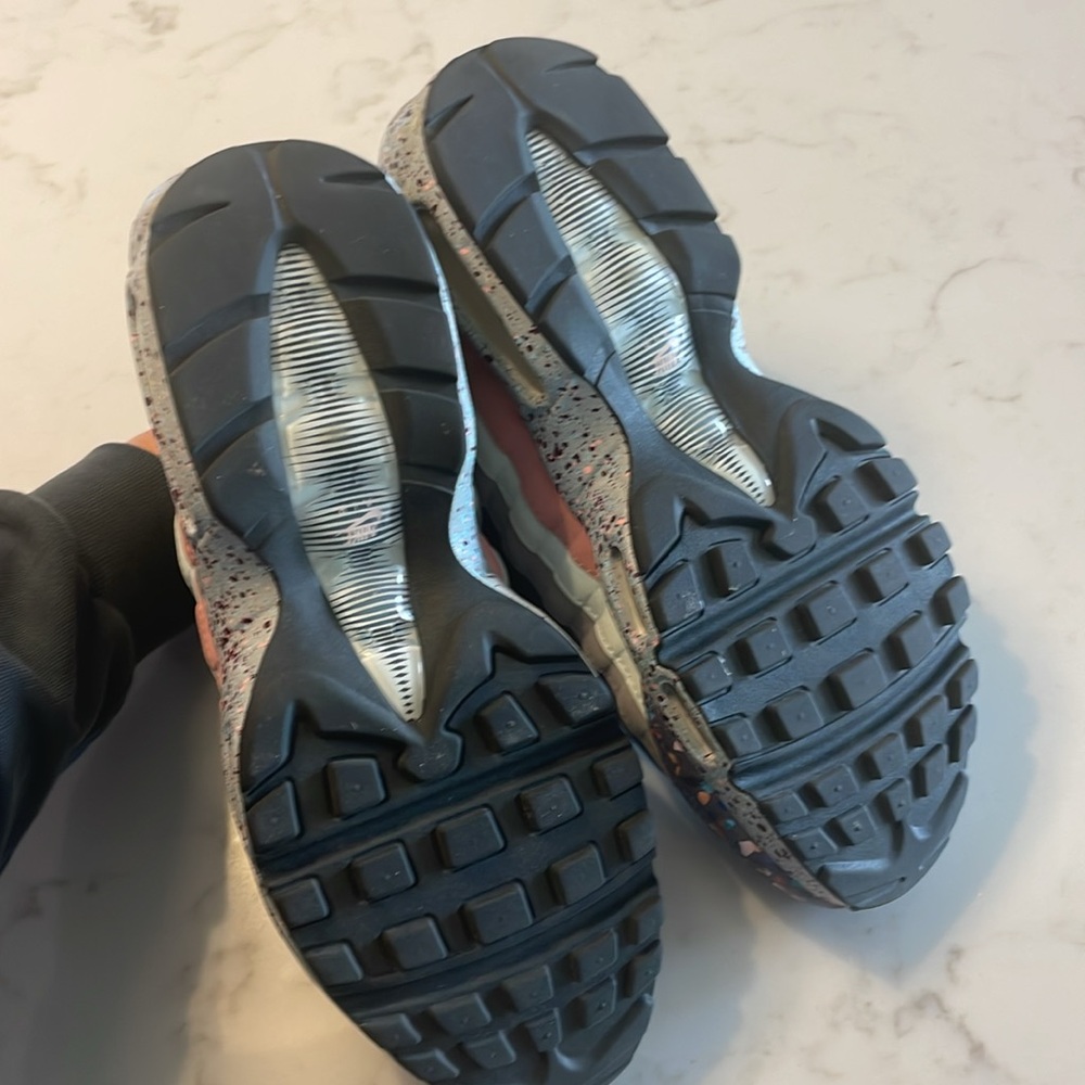 Nike Air Max 95 Splatter Sneakers - Picture 7 of 8